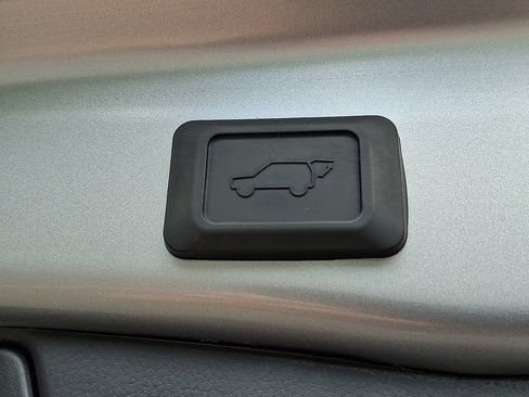 Used 2023 Toyota RAV4 XLE Premium AWD/4WD image 30