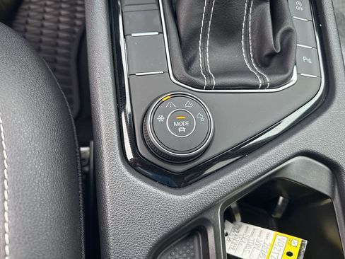 New 2025 Volkswagen Taos SEL image 33