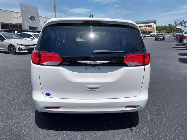 Used 2024 Chrysler Voyager LX FWD image 5