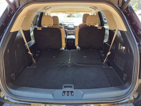 Used 2020 Ford Explorer XLT w/ Equipment Group 202A image 25