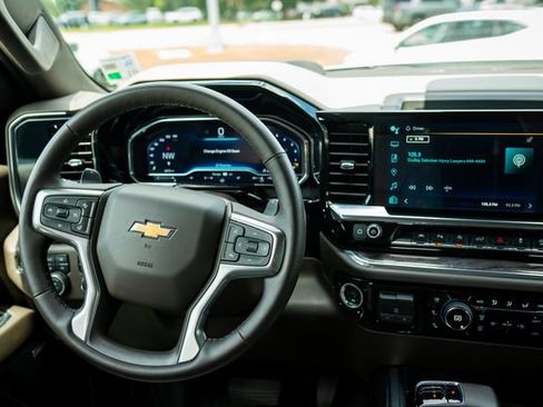 Used 2024 Chevrolet Silverado 1500 LTZ AWD/4WD image 6