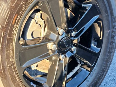 Used 2020 Jeep Wrangler Unlimited Sahara image 7