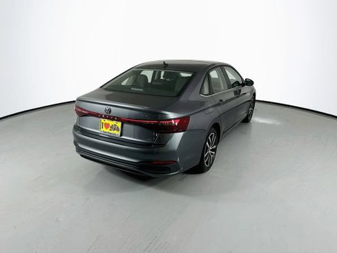 Used 2025 Volkswagen Jetta SE FWD image 9