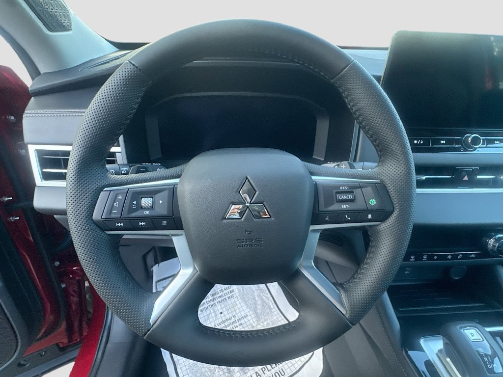 Used 2025 Mitsubishi Outlander SE FWD image 11