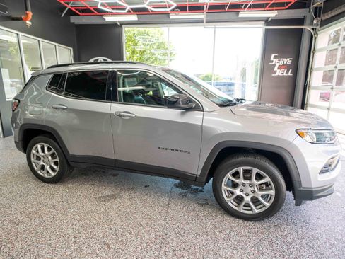 Used 2022 Jeep Compass Latitude image 5