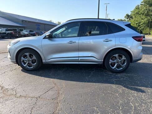 Used 2023 Ford Escape ST-Line w/ Tech Pack #1 FWD image 3