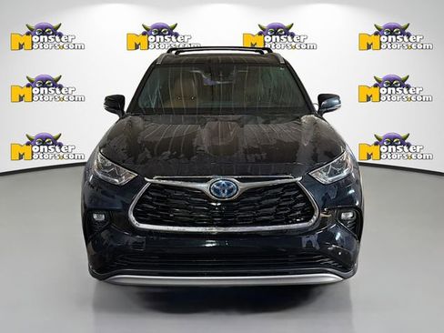 Used 2022 Toyota Highlander Platinum image 2