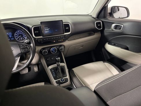 Used 2021 Hyundai Venue SEL w/ Premium Package FWD image 17