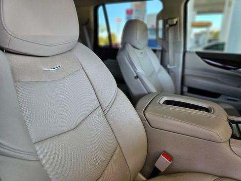 Used 2017 Cadillac Escalade Luxury image 14