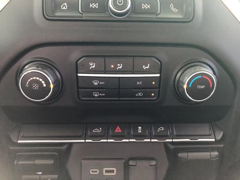 Used 2022 Chevrolet Silverado 2500 Custom w/ Custom Convenience Package AWD/4WD image 24