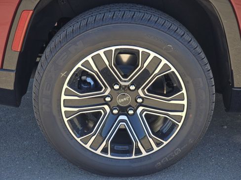 New 2026 Jeep Grand Wagoneer 4WD image 10