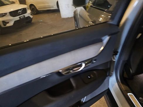 Certified 2025 Volvo V90 B6 Cross Country Plus AWD/4WD image 15