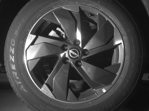 Used 2025 Nissan Rogue SV AWD/4WD image 12