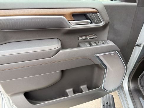 Certified 2025 Chevrolet Silverado 1500 High Country AWD/4WD image 12