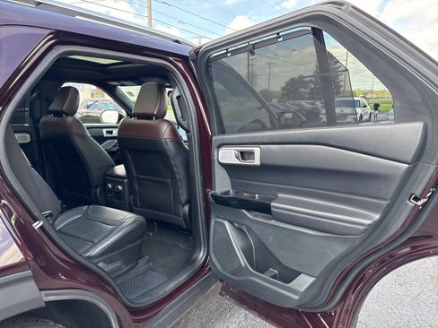 Used 2022 Ford Explorer Platinum w/ Equipment Group 601A AWD/4WD image 44
