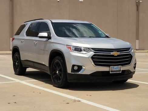 Used 2020 Chevrolet Traverse LT FWD image 3