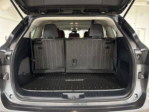 Used 2023 Toyota Highlander L image 23