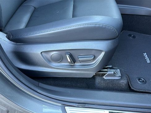 Used 2023 Toyota Crown Limited image 27