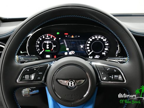 Used 2025 Bentley Flying Spur Plug-In Hybrid image 30