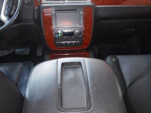 Used 2013 Chevrolet Avalanche LTZ image 7