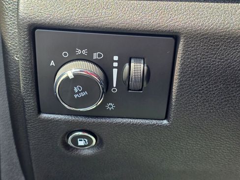 Used 2018 Jeep Grand Cherokee Altitude AWD/4WD image 26