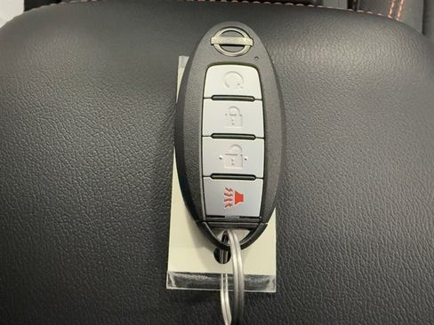 Used 2025 Nissan Frontier PRO-4X image 26