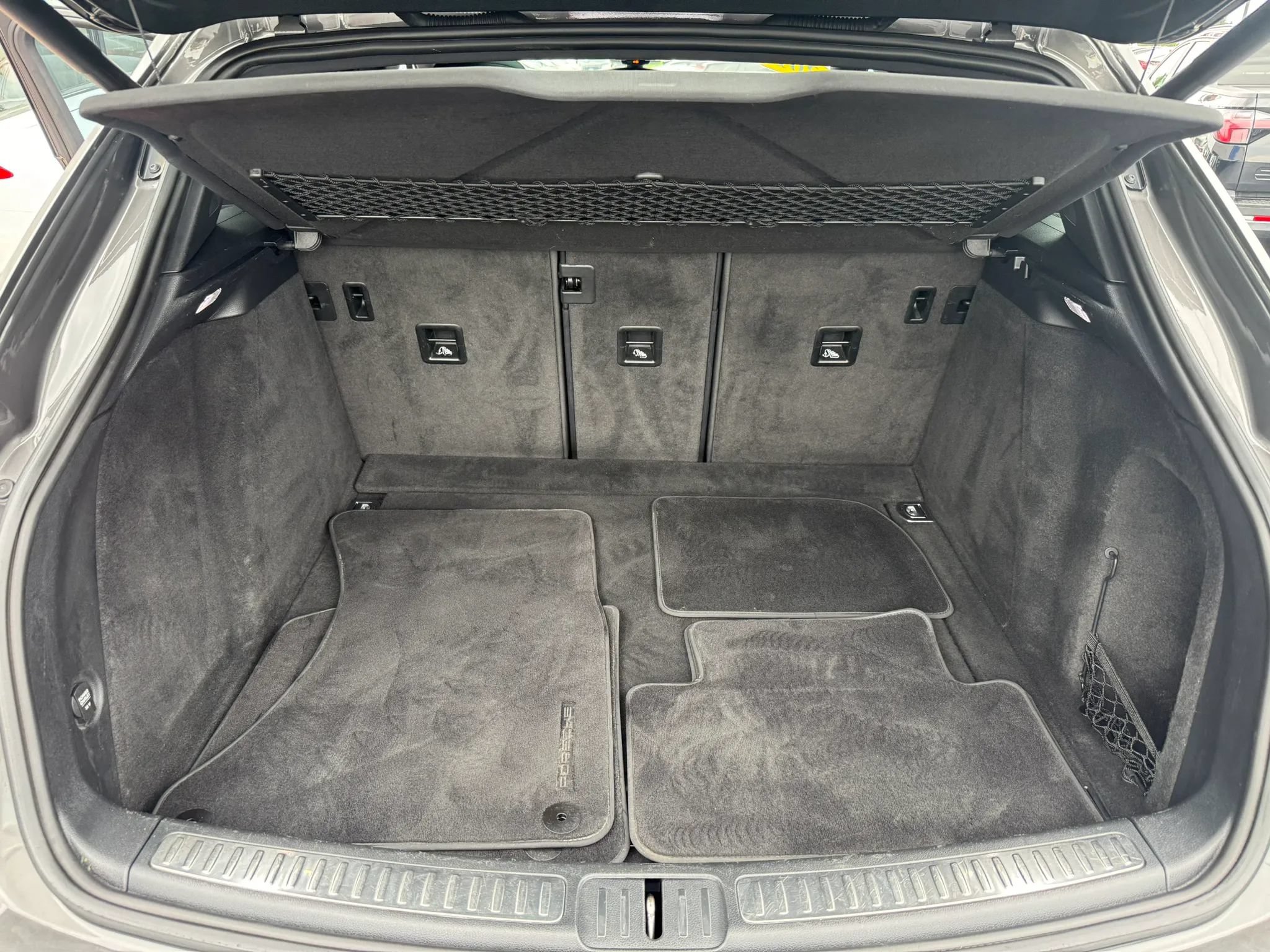 Used 2018 Porsche Macan AWD/4WD image 42