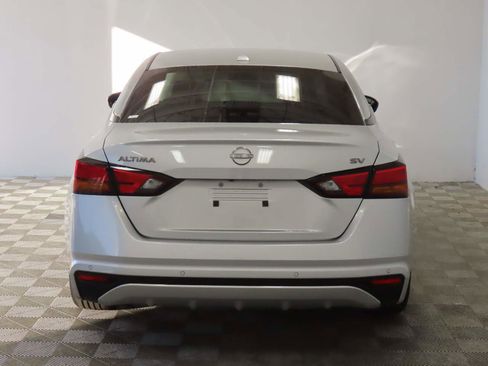Used 2024 Nissan Altima 2.5 SV image 4