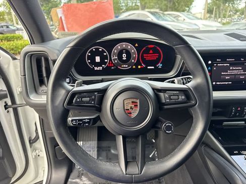 Used 2024 Porsche Cayenne AWD/4WD image 14