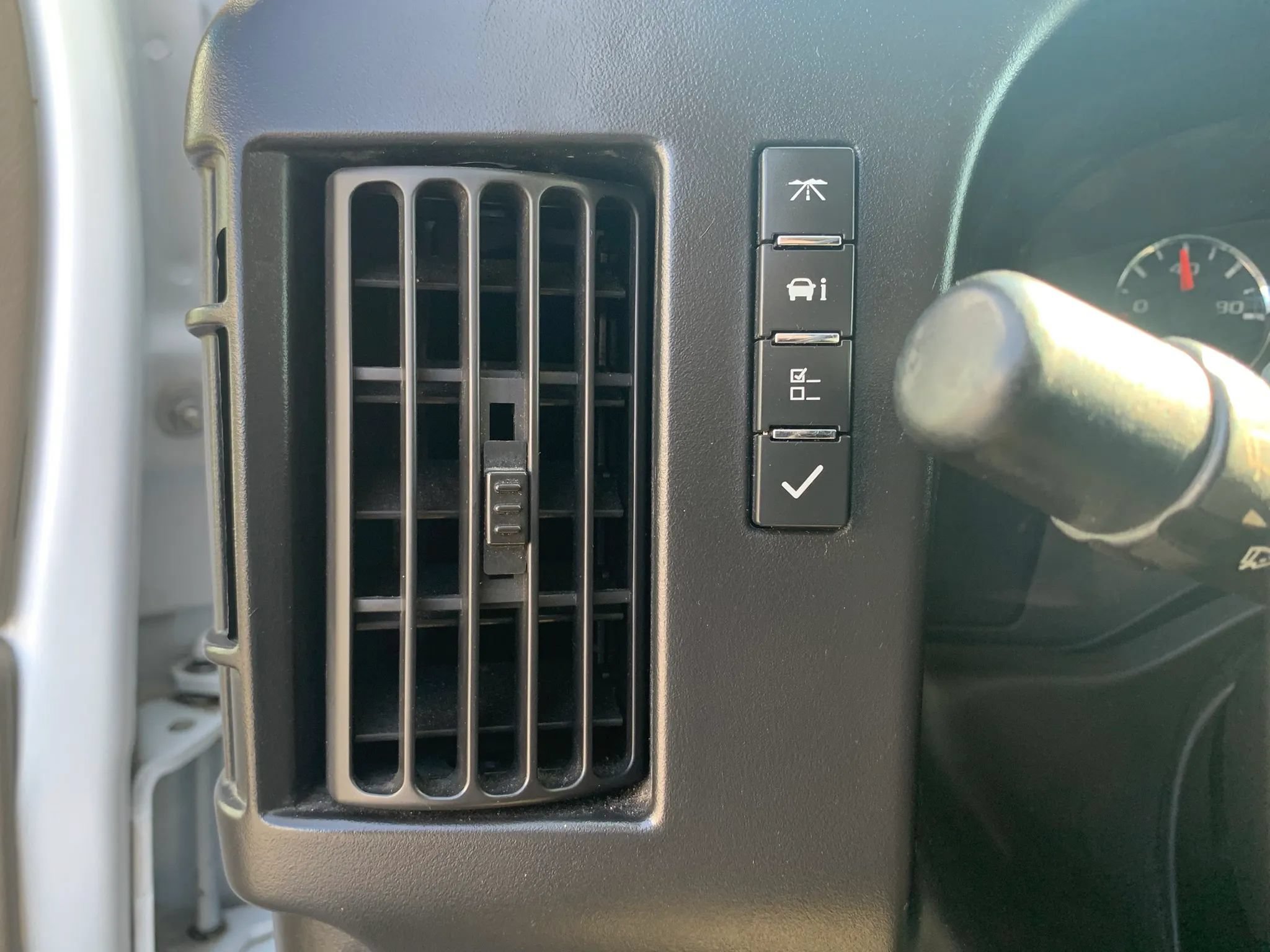Used 2014 Chevrolet Express 1500 RWD image 19
