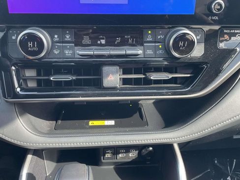 Used 2024 Toyota Highlander XLE image 34