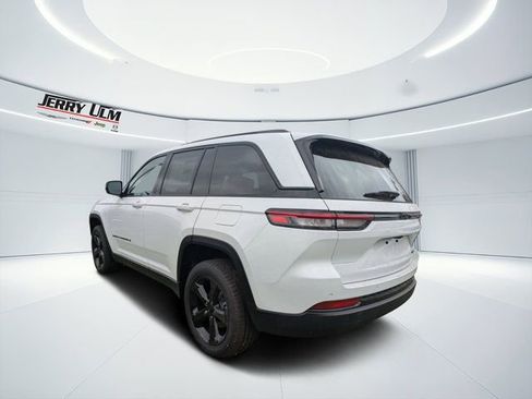 New 2025 Jeep Grand Cherokee Limited w/ Black Appearance Package image 5