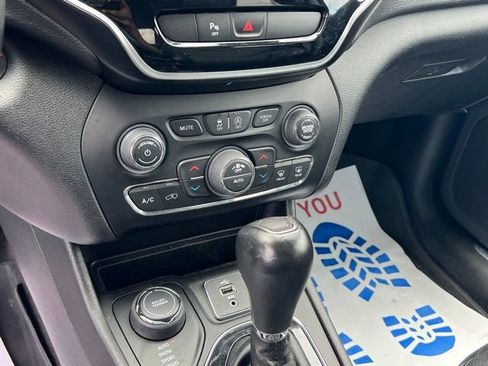 Used 2019 Jeep Cherokee Limited AWD/4WD image 20