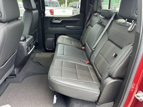 Used 2025 Chevrolet Silverado 1500 High Country w/ Technology Package AWD/4WD image 18
