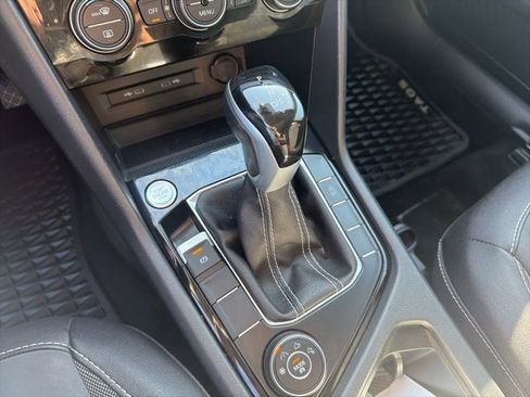 Used 2024 Volkswagen Taos SE image 14