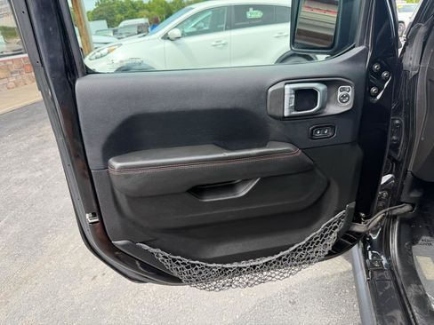 Used 2019 Jeep Wrangler Unlimited Rubicon w/ Dual Top Group AWD/4WD image 12