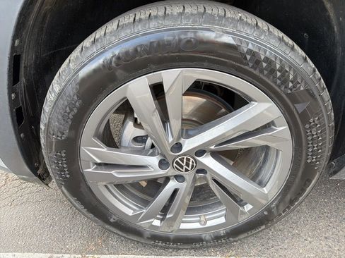 Used 2024 Volkswagen Atlas Cross Sport SEL R-Line image 11