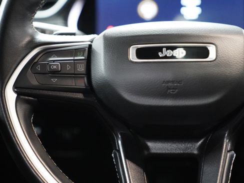 Used 2022 Jeep Grand Cherokee Altitude image 19