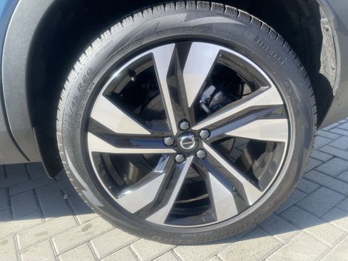 New 2025 Volvo XC40 B5 Plus w/ Protection Package Premier image 8