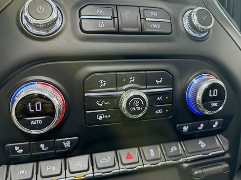 Used 2020 GMC Sierra 1500 AT4 w/ AT4 Premium Package AWD/4WD image 18