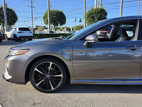 Used 2018 Toyota Camry XSE image 10