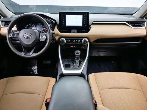 Used 2021 Toyota RAV4 XLE AWD/4WD image 16