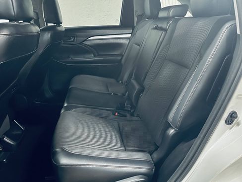 Used 2017 Toyota Highlander Plus FWD image 16