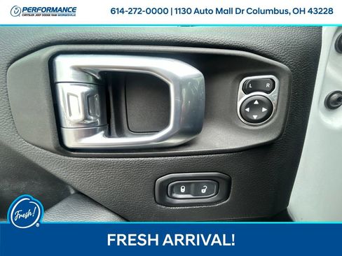 Used 2021 Jeep Wrangler Unlimited Sahara w/ Uconnect 4C Nav & Sound Group AWD/4WD image 17