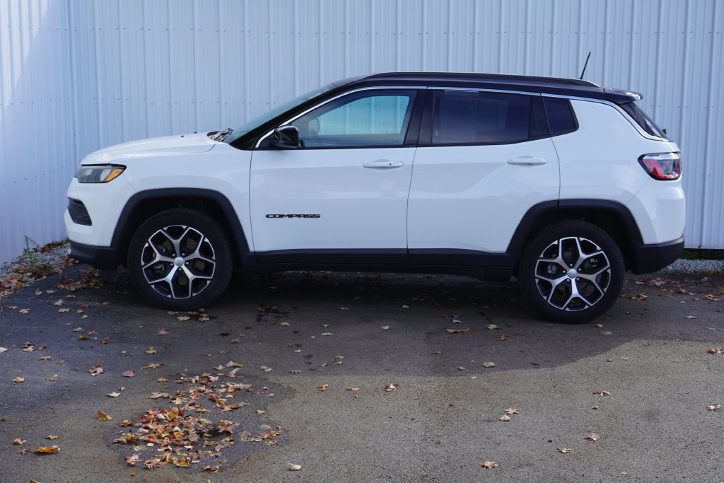 Used 2024 Jeep Compass Limited AWD/4WD image 3