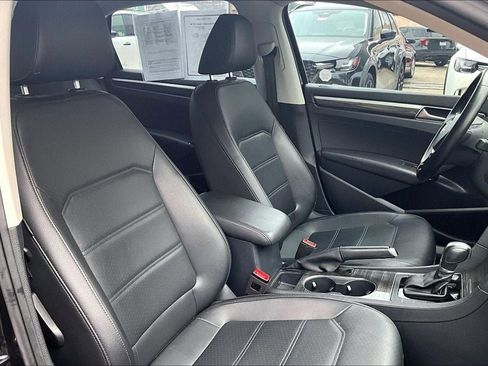 Used 2018 Volkswagen Passat 2.0T SE image 6