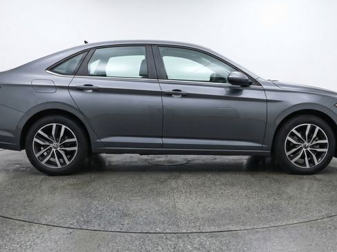 Used 2025 Volkswagen Jetta SE FWD image 11