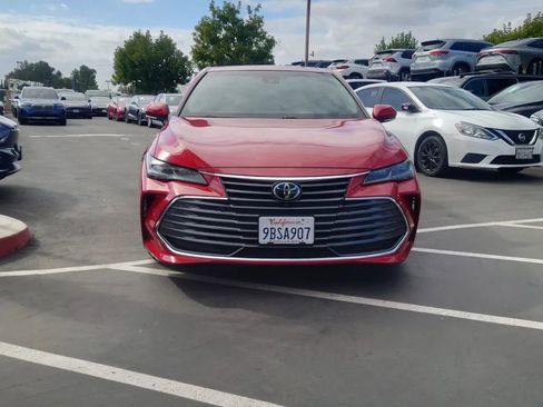 Used 2022 Toyota Avalon Limited image 2