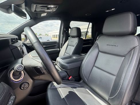 Used 2023 GMC Yukon Denali image 13