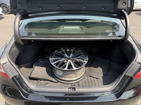 Used 2019 Toyota Camry SE w/ Convenience Package FWD image 8
